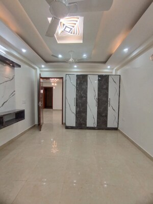 Building Lobby in 3.5 BHK Builder Floor at Sector 9a – for Sale