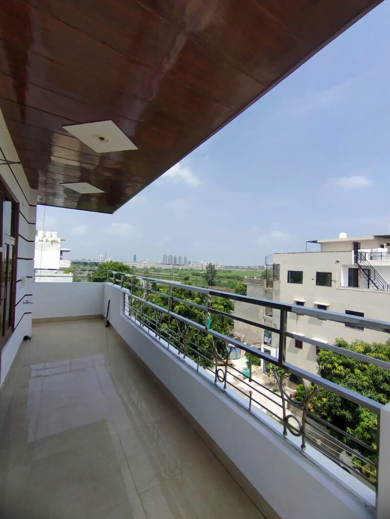 Balcony, sector 9a 3.5 Bedroom 3265 Sq.Ft. Builder Floor In Sector 9a Gurgaon 9687045