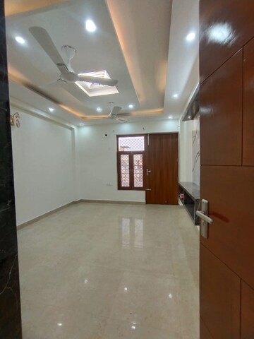 Kitchen in 3.5 BHK Builder Floor at Sector 9a – for Sale