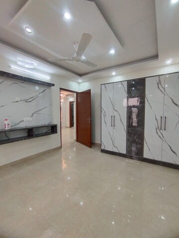 Kitchen in 3.5 BHK Builder Floor at Sector 9a – for Sale