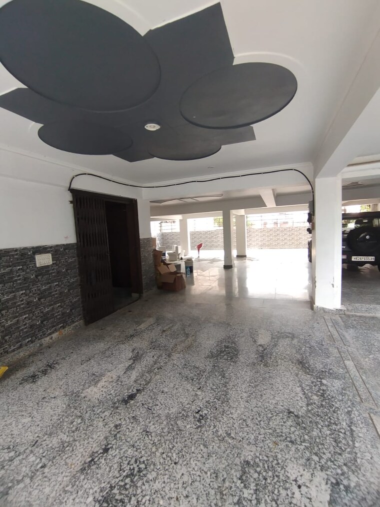  Parking, sector 9a 3.5 Bedroom 3265 Sq.Ft. Builder Floor In Sector 9a Gurgaon 9687045