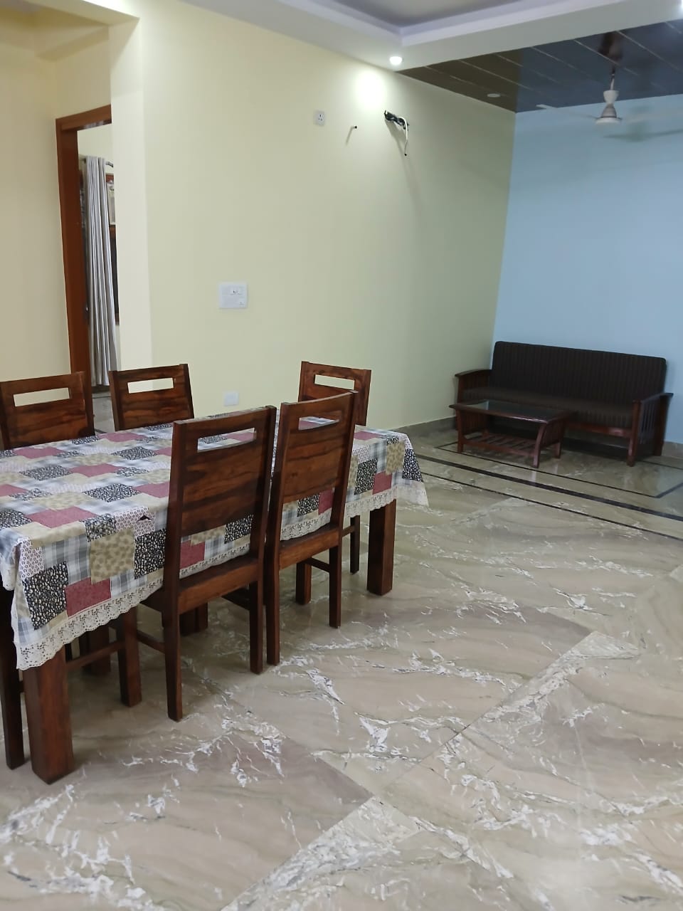 Dining area in 3 BHK Builder Floor at Sector 52 – for Rent