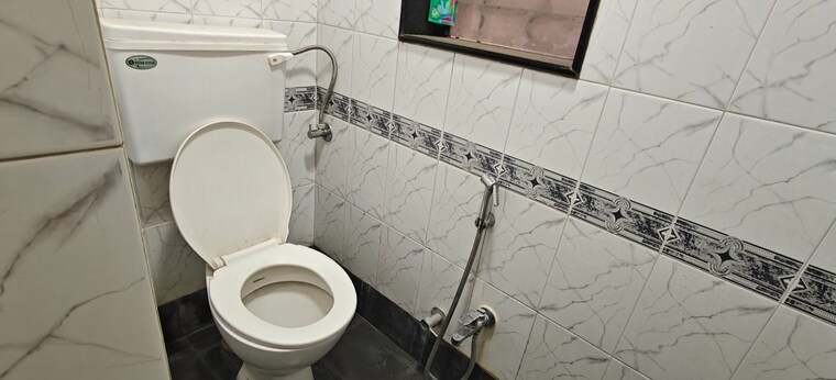 Bathroom, aishwarya-building 2 Bedroom 750 Sq.Ft. Apartment In Andheri West Mumbai 9687122