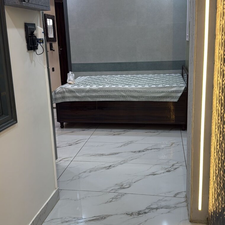 Room, palam vihar extension 6+ Bedroom 100 Sq.Yd. Independent House In Palam Vihar Extension Gurgaon 9687136