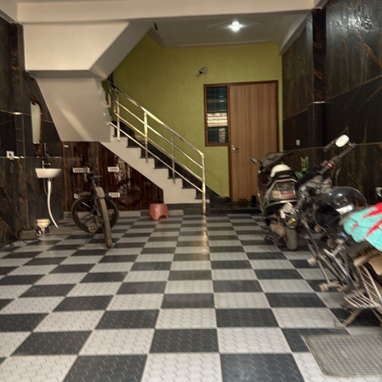 Gym, palam vihar extension 6+ Bedroom 100 Sq.Yd. Independent House In Palam Vihar Extension Gurgaon 9687136