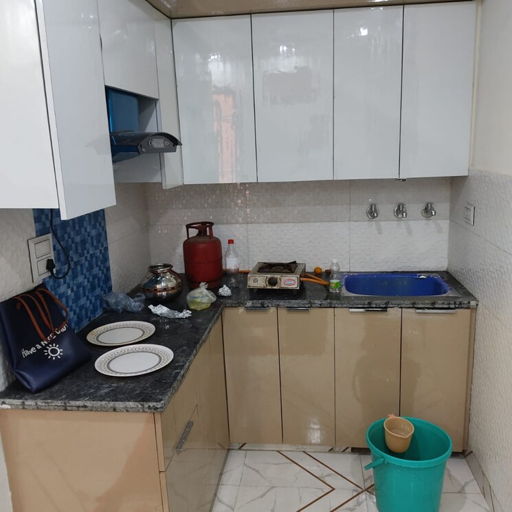 Team Area, dwarka mor 1 Bedroom 40 Sq.Yd. Builder Floor In Dwarka Mor Delhi 9687140