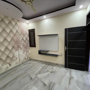 Room in 2 BHK Builder Floor at Dwarka Mor – for Rent