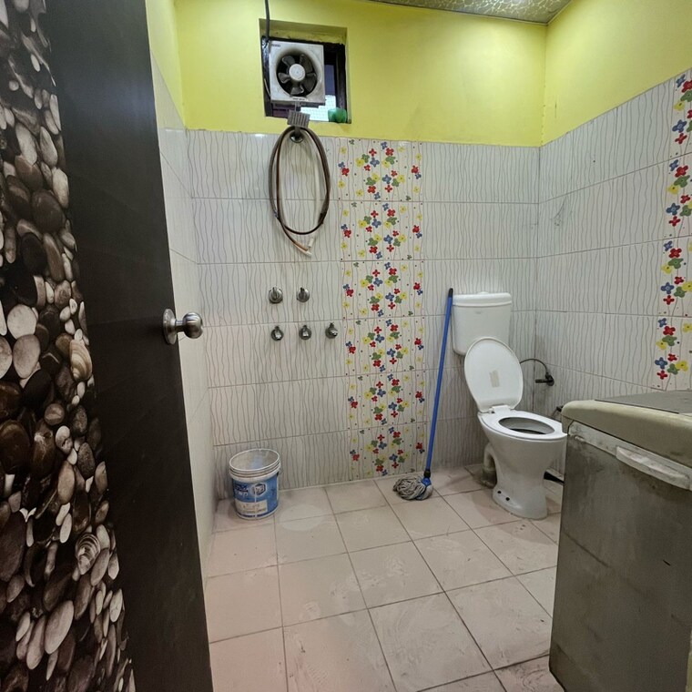 Bathroom, uttam nagar 2 Bedroom 60 Sq.Yd. Builder Floor In Uttam Nagar Delhi 9687192