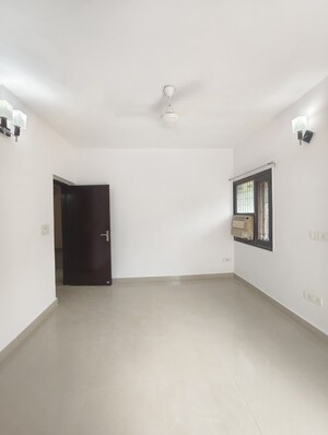 Room in 2.5 BHK Apartment at Vasant Kunj – for Rent