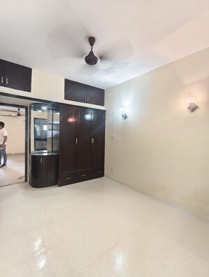 Room in 2.5 BHK Apartment at Vasant Kunj – for Rent