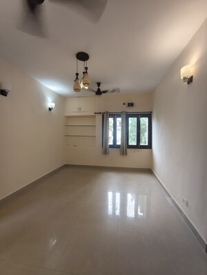 Room in 2.5 BHK Apartment at Vasant Kunj – for Rent