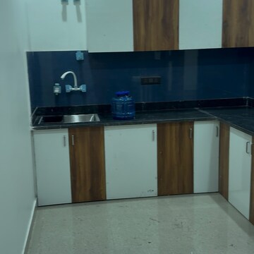 Kitchen in 1.5 BHK Builder Floor at Sector 63a – for Rent