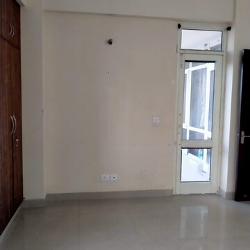 Room in 2.5 BHK Apartment at Today Ridge Residency, Sector 135 – for Rent