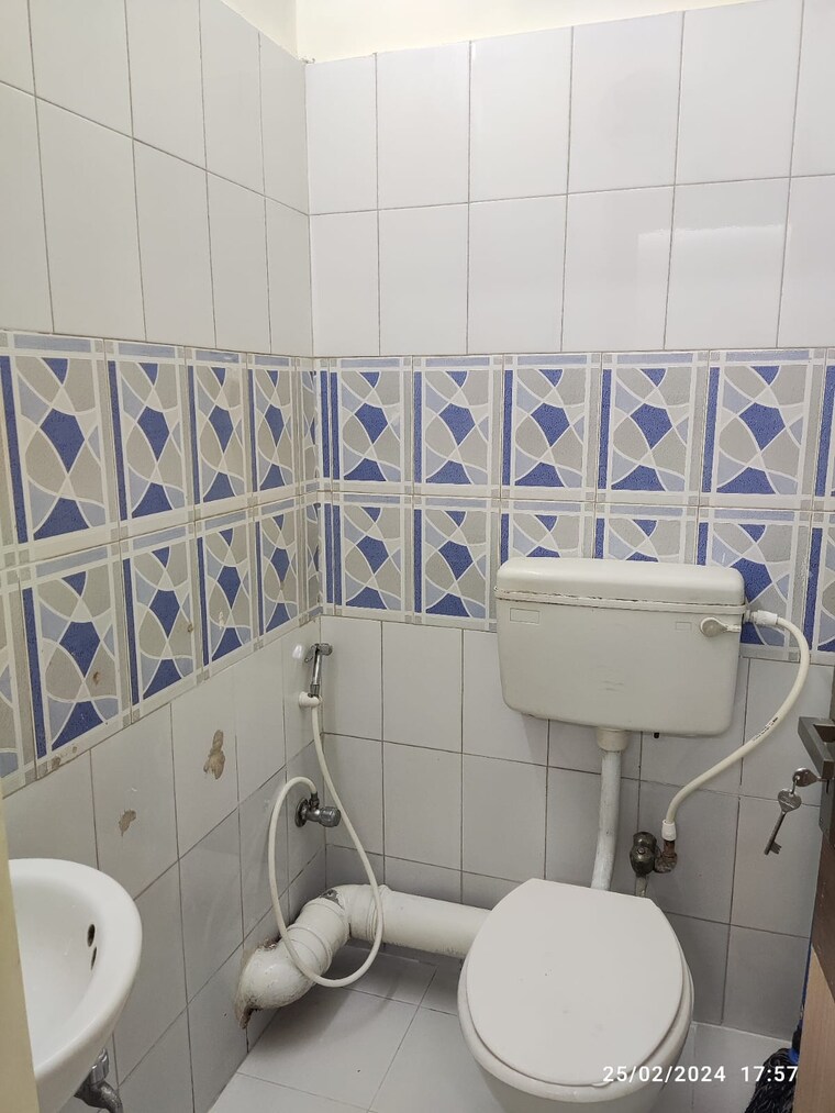 Washroom, park street Commercial Office Space 750 Sq.Ft. In Park Street Kolkata 9687317