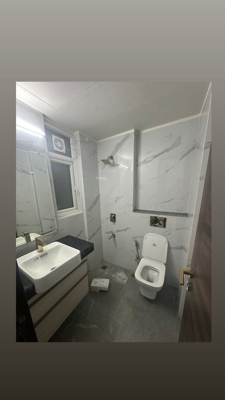 Bathroom, smart-world-orchard 3 Bedroom 1680 Sq.Ft. Apartment In Sector 61 Gurgaon 9687336