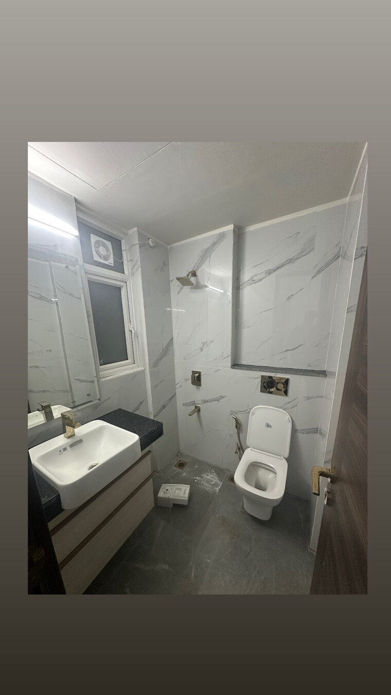 Bathroom, smart-world-orchard 3 Bedroom 1680 Sq.Ft. Apartment In Sector 61 Gurgaon 9687336