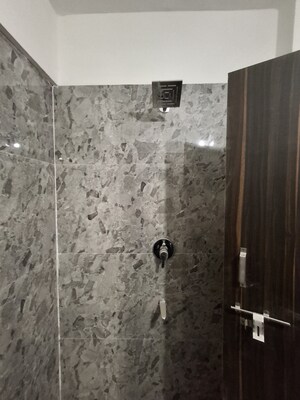 Furnished Amenities in 3 BHK Apartment at New Manish Nagar – for Rent