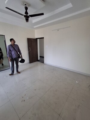 Lift in 3 BHK Apartment at New Manish Nagar – for Rent