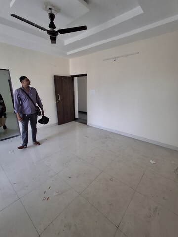 Lift in 3 BHK Apartment at New Manish Nagar – for Rent