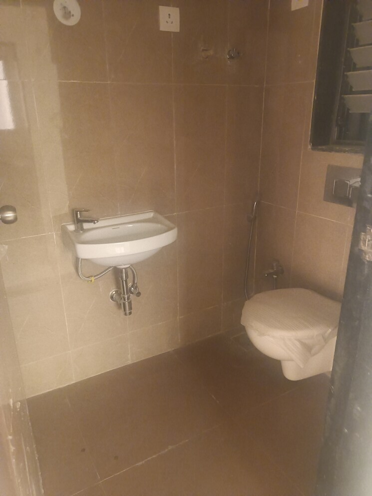 Bathroom, prarthana-rajkamal-park 1 Bedroom 385 Sq.Ft. Apartment In Parel Mumbai 9687466