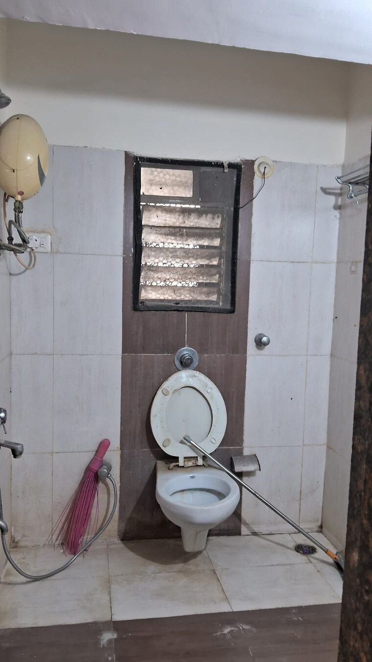 Bathroom, sanghvi-hills 3 Bedroom 1100 Sq.Ft. Apartment In Ghodbunder Road Thane 9687474