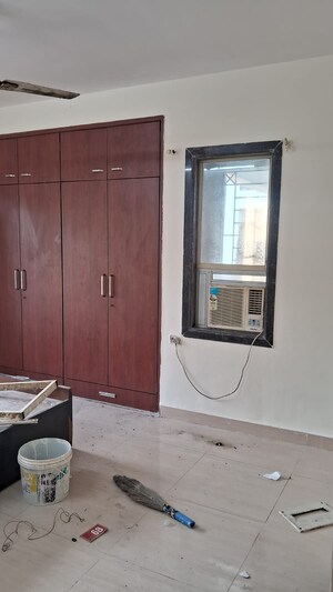 Room in 3 BHK Apartment at Sanghvi Hills, Ghodbunder Road – for Rent