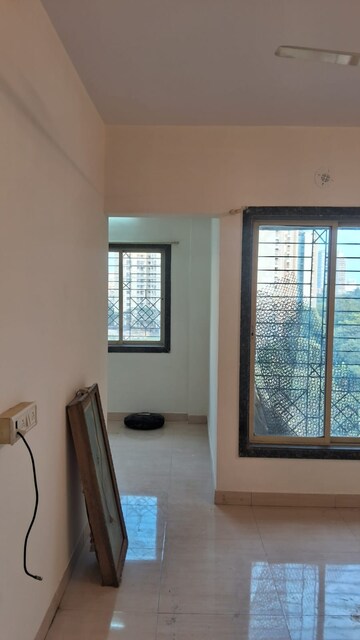 Room in 3 BHK Apartment at Sanghvi Hills, Ghodbunder Road – for Rent