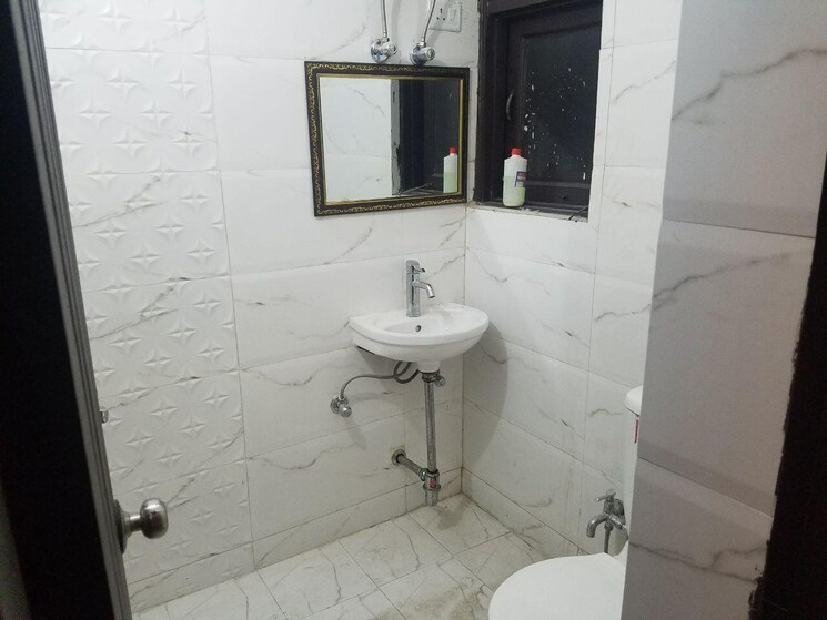 Bathroom, sector 5 dwarka 4 Bedroom 2200 Sq.Ft. Apartment In Sector 5 Dwarka Delhi 9687494
