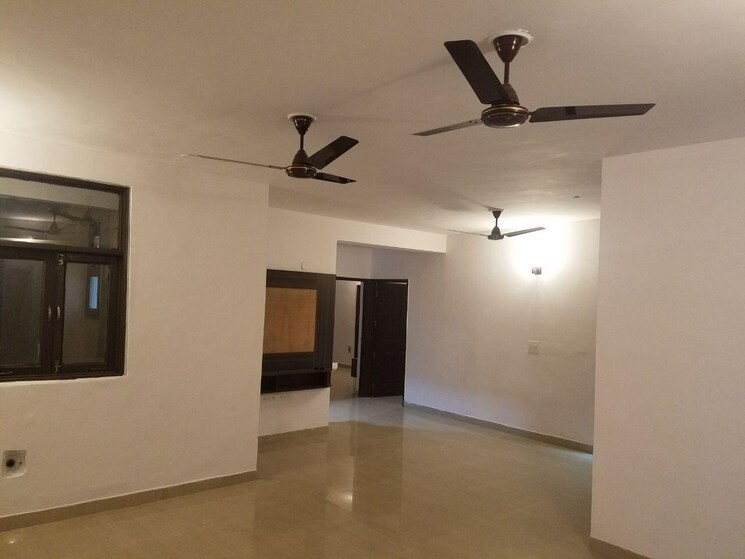 Room, sector 5 dwarka 4 Bedroom 2200 Sq.Ft. Apartment In Sector 5 Dwarka Delhi 9687494