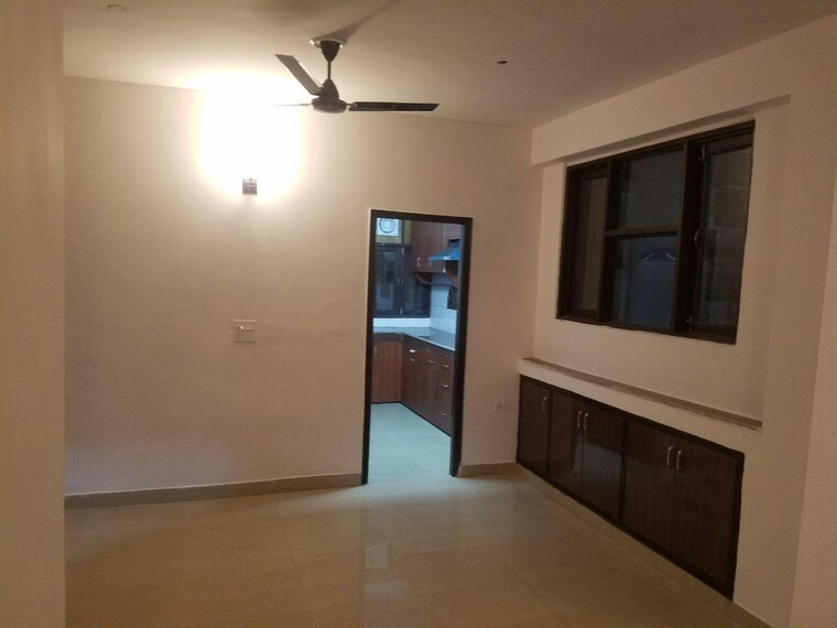 Room, sector 5 dwarka 4 Bedroom 2200 Sq.Ft. Apartment In Sector 5 Dwarka Delhi 9687494