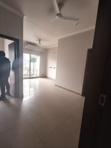 Room in 3 BHK Builder Floor at Central Park Cerise Suites, Sohna Sector 33 – for Rent