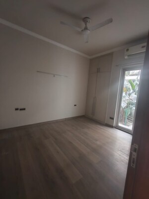 Room in 3 BHK Builder Floor at Central Park Cerise Suites, Sohna Sector 33 – for Rent