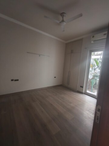 Room in 3 BHK Builder Floor at Central Park Cerise Suites, Sohna Sector 33 – for Rent