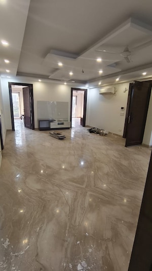 Room in 3 BHK Builder Floor at Palam Vihar – for Rent
