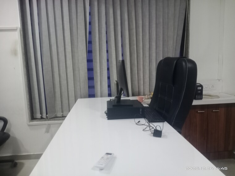 Team Area, alkapuri Commercial Office Space 350 Sq.Ft. In Alkapuri Vadodara 9687517