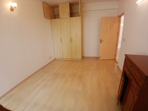 Room in 4 BHK Apartment at DLF Westend Heights, Sector 53 – for Rent