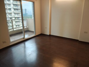 Room in 3 BHK Apartment at Amrapali Crystal Homes, Sector 76 – for Rent
