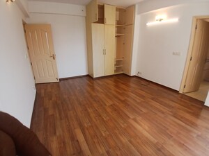 Room in 4 BHK Apartment at DLF Westend Heights, Sector 53 – for Rent