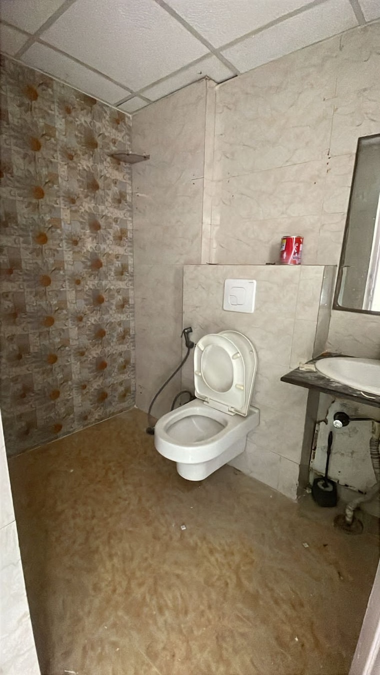 Bathroom, amrapali-crystal-homes 3 Bedroom 1700 Sq.Ft. Apartment In Sector 76 Noida 9687544