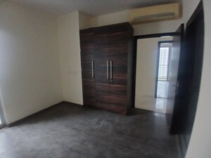 Room in 4 BHK Apartment at Tata Primanti Villas, Sector 72 – for Rent