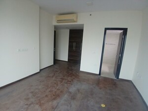 Room in 4 BHK Apartment at Tata Primanti Villas, Sector 72 – for Rent