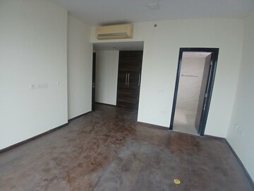 Room in 4 BHK Apartment at Tata Primanti Villas, Sector 72 – for Rent