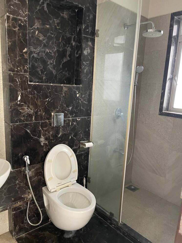 Bathroom, supreme-badrinath 3 Bedroom 1130 Sq.Ft. Apartment In Khar West Mumbai 9687575