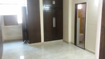 Room in 3 BHK Apartment at Gulmohar Garden, Sector 44 – for Rent