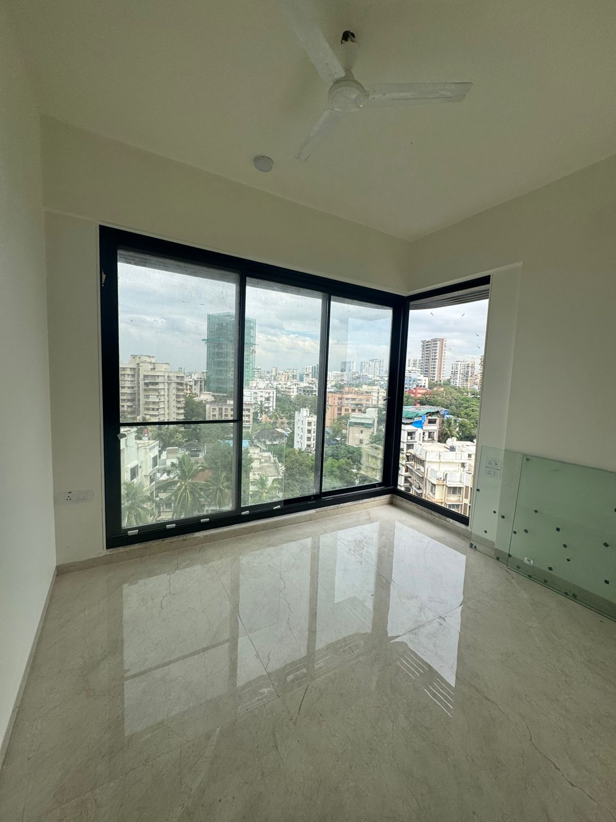 Room in 2 BHK Apartment at Bandra West – for Rent