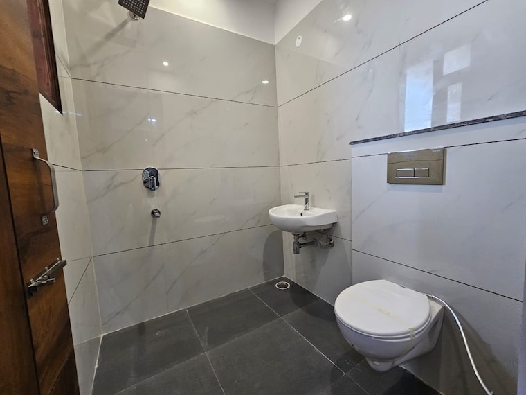 Bathroom, pir machalla 3 Bedroom 1800 Sq.Ft. Apartment In Pir Machalla Zirakpur 9687598