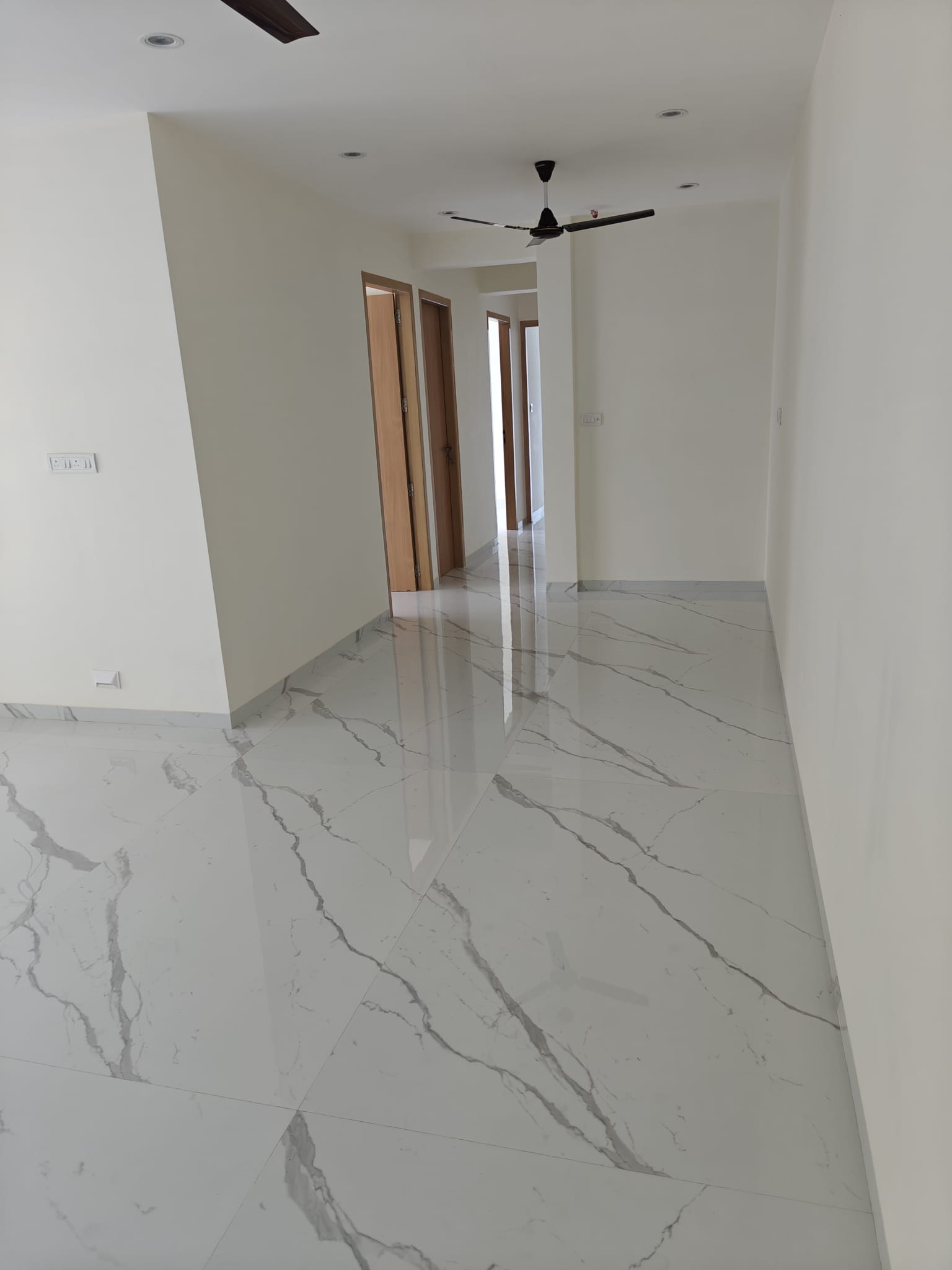 Room in 3 BHK Apartment at Joy Legend, Khar West – for Rent