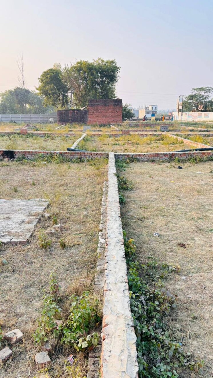 Garden, jewar  200 Sq.Yd. Plot In Jewar Greater Noida 9687623