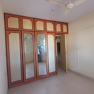 Room in 2 BHK Apartment at Unitech Heritage Estate, Yelahanka – for Rent