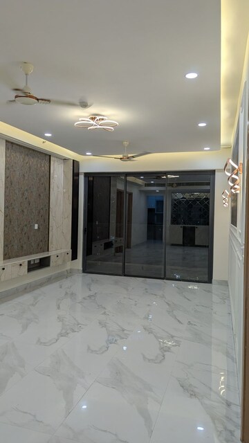 Room in 3 BHK Apartment at M3M Heights, Sector 65 – for Rent